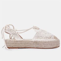 Espadrille en crochet avec plateforme nouée à la cheville Beige