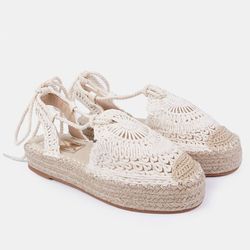 Espadrille en crochet avec plateforme nouée à la cheville Beige