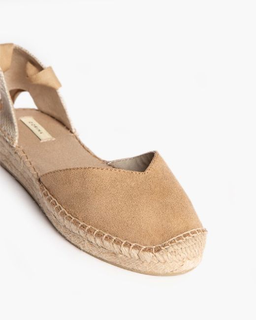 Alpargata cuña baja Color Camel de Corina Modelo M4315