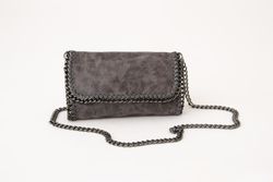 Bandolera Piel Cadena Color Gris