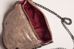 Sac à bandoulière en cuir doré à chaîne