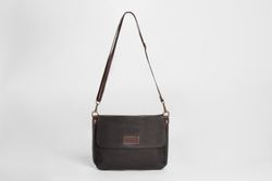 Sac bandoulière en cuir noir modèle 20223N