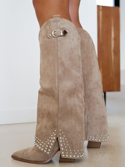 Bottes de cowboy beiges cloutées