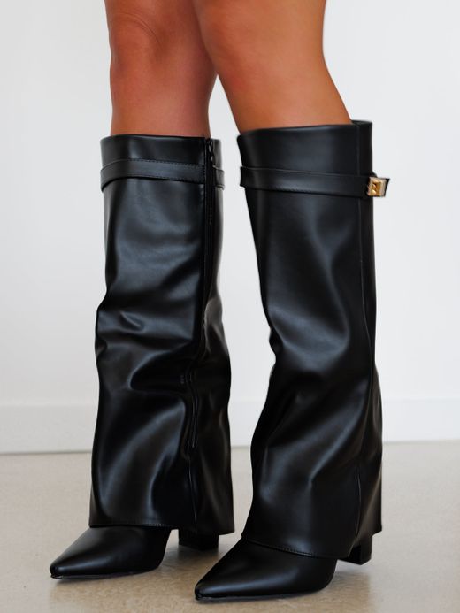 Bota Tacón Solapa Detalle Negra