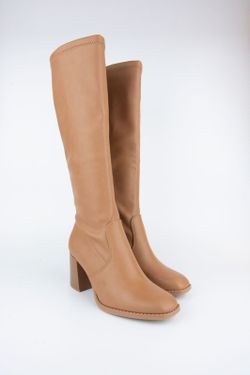 Botas altas con tacón de color beige