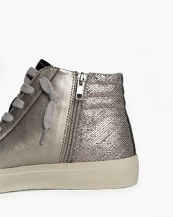 Zapatilla Abotinada tachas color Plomo de Corina modelo M4502