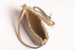 Petit Sac en Cuir Détail Chaîne Beige