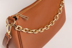 Petit Sac en Cuir Détail Chaîne Couleur Camel