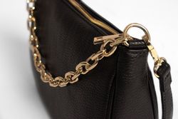Petit Sac en Cuir Détail Chaîne Couleur Noir
