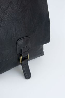 Mochila preta convertível em bolsa com alças modelo Oliva Ref.008N