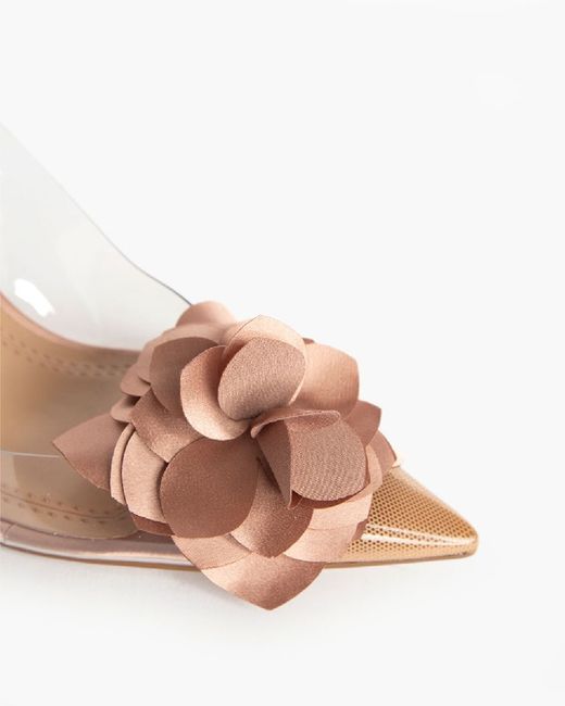 Sandalia de Tacón Alto Destalonado con Corte Vinilo de la marca Corina Modelo M4207 Color Nude