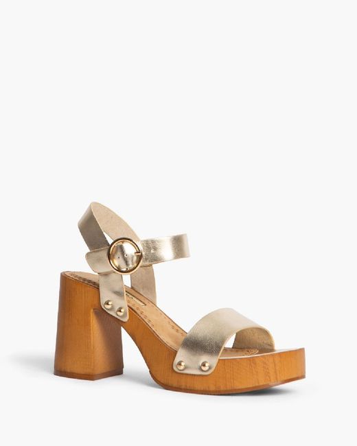 Sandalia Tacón Madera de Corina Color Oro Modelo M4410