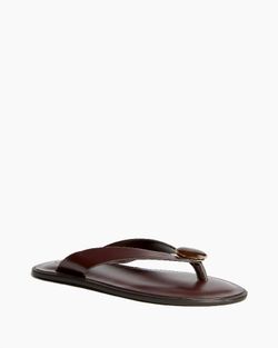 Sandalias burdeos planas mujer con detalle metálico y suela acolchada