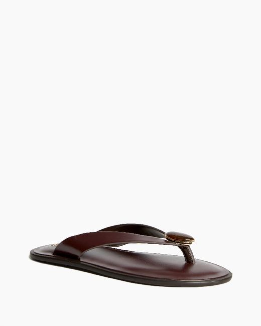 Sandalias burdeos planas mujer con detalle metálico y suela acolchada