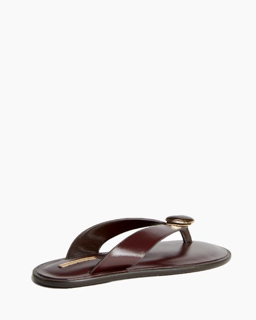 Sandalias burdeos planas mujer con detalle metálico y suela acolchada