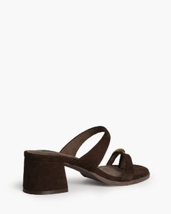 Sandalias marrón de tacón bajo mujer con anillo metálico