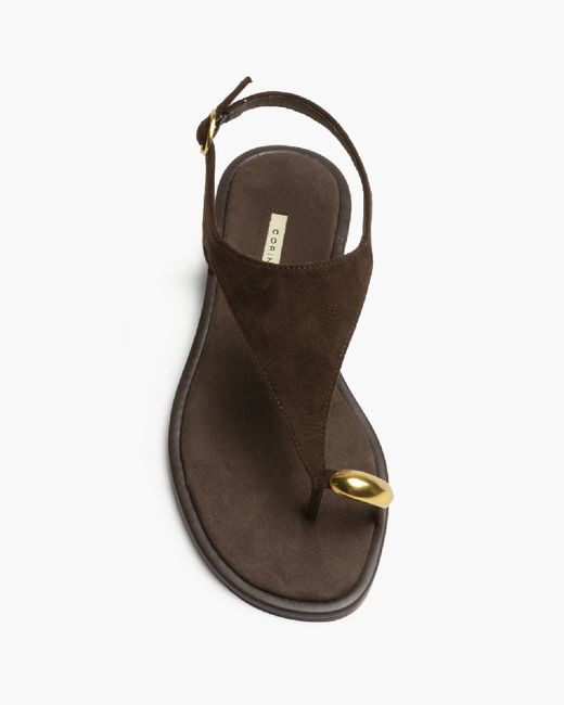 Sandalias marrones planas con anillo metálico