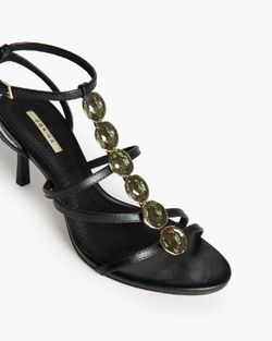 Sandalias negras de tacón alto mujer con detalle metálico en empeine