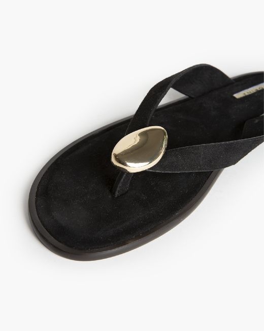 Sandalias negras planas mujer con detalle metálico y suela acolchada