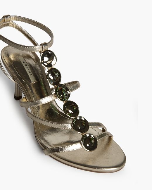 Sandalias oro de tacón alto mujer con detalle metálico en empeine