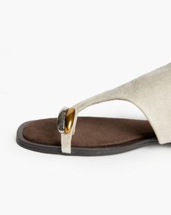 Sandalias Planas Dedo Taupe Corina Modelo M5480