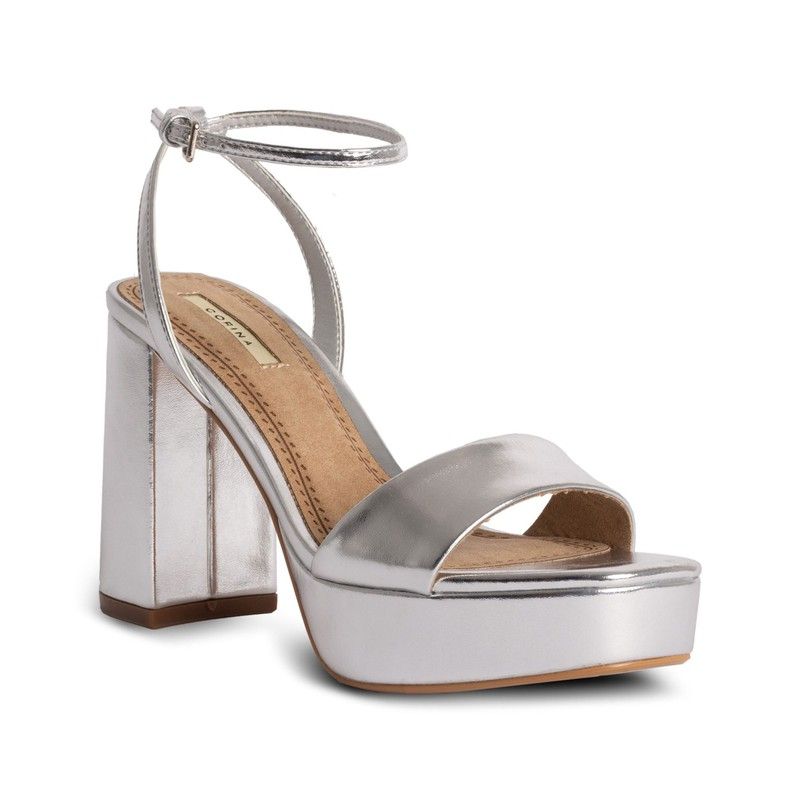 Sandalias tacón ancho y plataforma color plata marca Corina