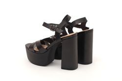 Sandalias negras de tacón alto con plataforma gruesa