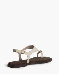 Sandalias taupe planas con anillo metálico