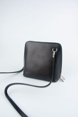 Vera bolso bandolera mini de piel de color negro